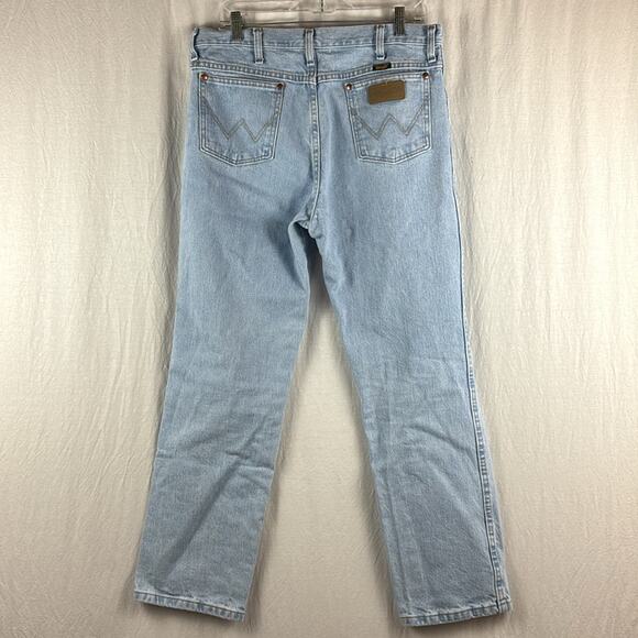 Wrangler Men's Light Wash Blue Jeans - Picture 6 of 9